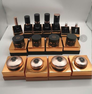 購入 50ml Skincareの化粧品の包装は堅いペーパーの包装の外のCrepackのパーソナル ケアを囲む online manufacture